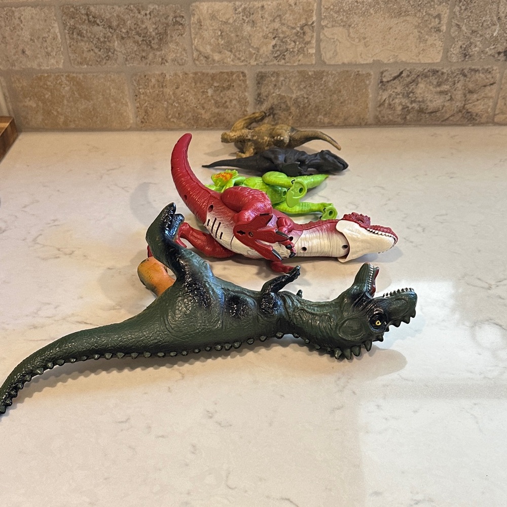 Dinosaurs Playset 5 pcs - Red, Green, Black - Picture 13 of 13